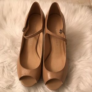 Marc Fisher beige platform heel